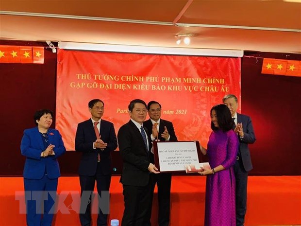 Overseas Vietnamese in Italy support upgrading schools in central provinces